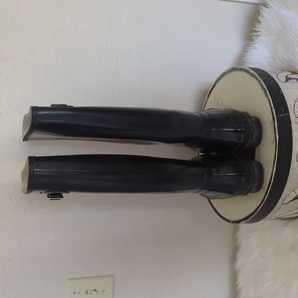 - Hunter Original Black Glossy Outdoor Rain Boots.