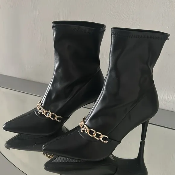 🆕 JUICY COUTURE Women's Tommi Booties Black Gold NWT Women’s size 8.5