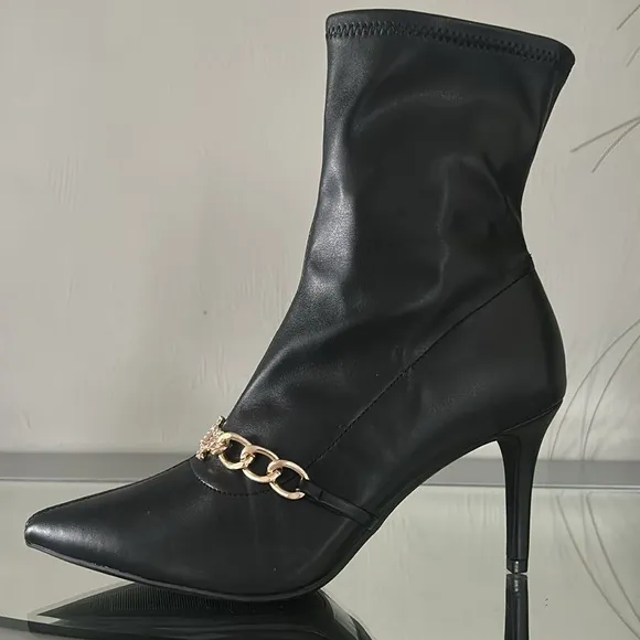 🆕 JUICY COUTURE Women's Tommi Booties Black Gold NWT Women’s size 8.5