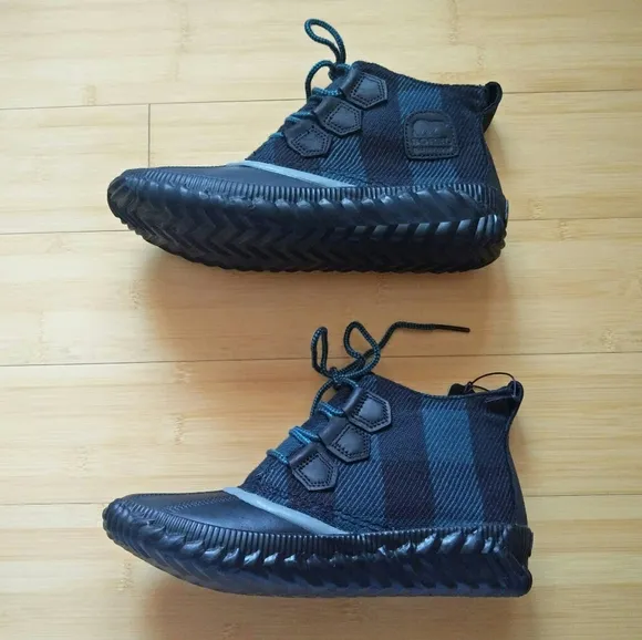 -NEW- Women's Sorel Out N About Plus Boots/Booties 6