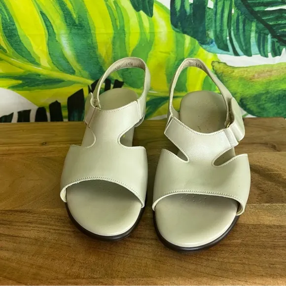 $155 SAS 6.5W Suntimer Pearl Bone Comfortable Cream Spring Summer Heeled Sandals