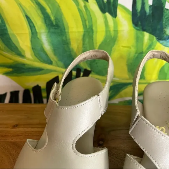 $155 SAS 6.5W Suntimer Pearl Bone Comfortable Cream Spring Summer Heeled Sandals