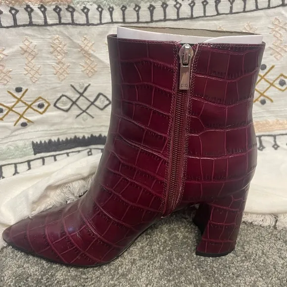 $210! Marc Fisher Daith Leather Maroon Crocodile Ankle Boots Block Heel size 7.5