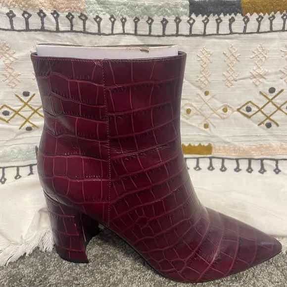 $210! Marc Fisher Daith Leather Maroon Crocodile Ankle Boots Block Heel size 7.5