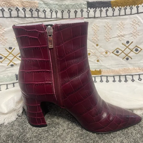 $210! Marc Fisher Daith Leather Maroon Crocodile Ankle Boots Block Heel size 7.5