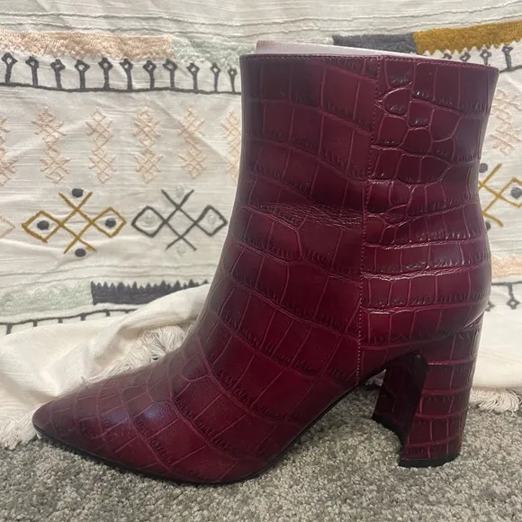 $210! Marc Fisher Daith Leather Maroon Crocodile Ankle Boots Block Heel size 7.5