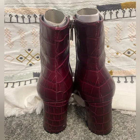 $210! Marc Fisher Daith Leather Maroon Crocodile Ankle Boots Block Heel size 7.5