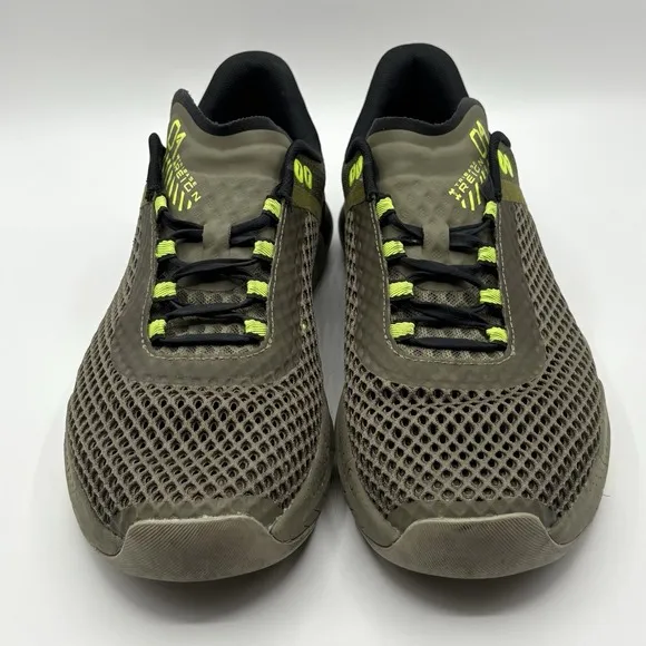 [3025052-300] Mens Under Armour TriBase Reign 4 Size 9.5