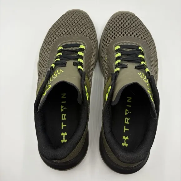 [3025052-300] Mens Under Armour TriBase Reign 4 Size 9.5