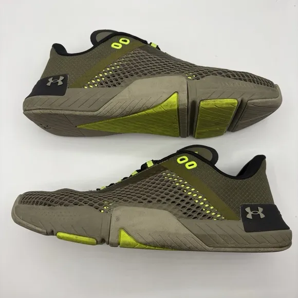 [3025052-300] Mens Under Armour TriBase Reign 4 Size 9.5