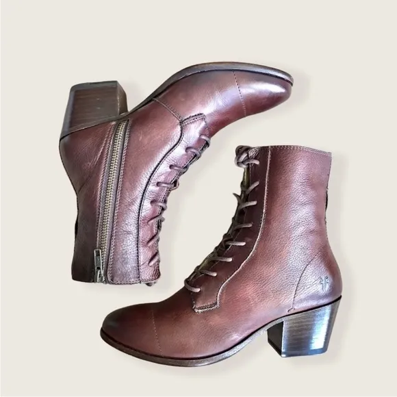 $365 Frye Courtney Brown Leather Lace Up Low Heeled Comfy Casual Ankle Bootie