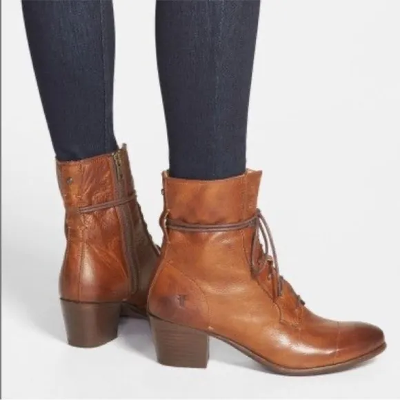 $365 Frye Courtney Brown Leather Lace Up Low Heeled Comfy Casual Ankle Bootie