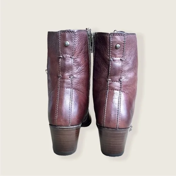 $365 Frye Courtney Brown Leather Lace Up Low Heeled Comfy Casual Ankle Bootie
