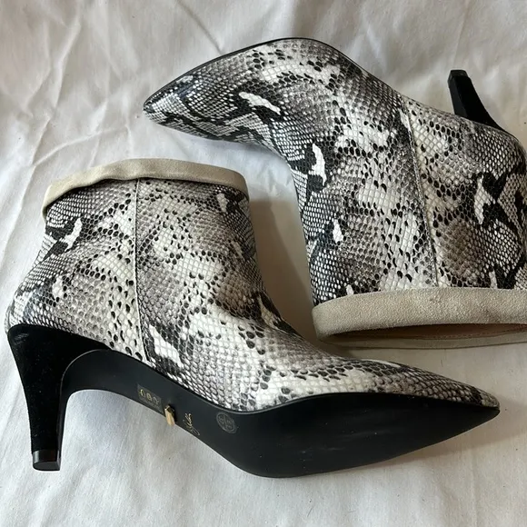 42 Gold Ojai Snakeskin Print Pointed Toe Heeled Leather Ankle Boot-Size 6.5 NWOB