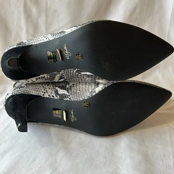 42 Gold Ojai Snakeskin Print Pointed Toe Heeled Leather Ankle Boot-Size 6.5 NWOB