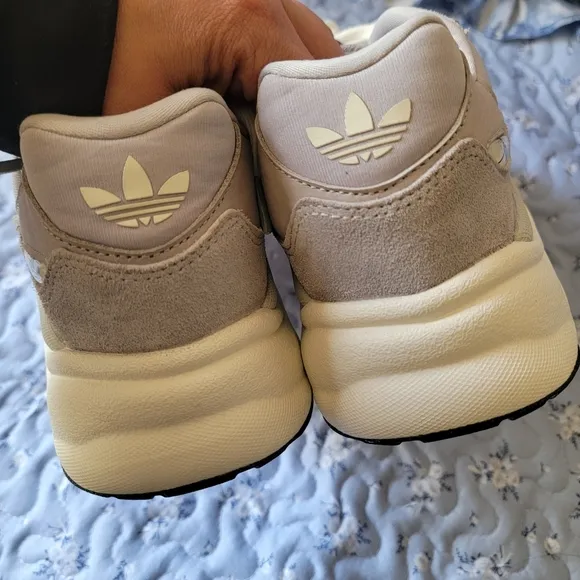 Adidad Women's  Retropy F90 Sneakers 7.5