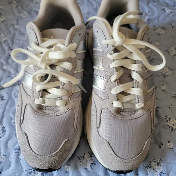Adidad Women's  Retropy F90 Sneakers 7.5
