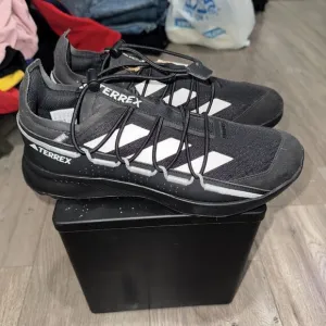 Adidas Terrex Voyager Travel Shoes, Core Black/Chalk White/Grey Two sz. 10.5 New