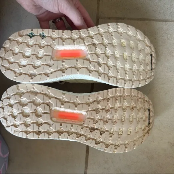 Adidas Women’s Ultraboost 19 Running Shoe Off White/Glow Orange F34073 Sz 10