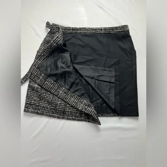 AKRIS Punto Plaid Wool Skirt