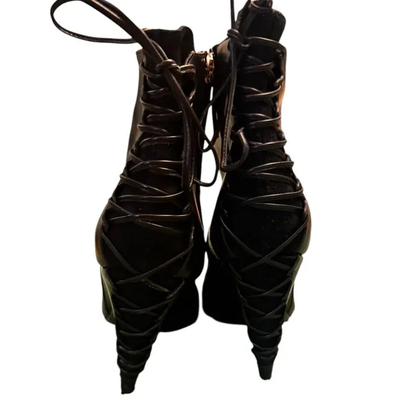 Alexandra Nèel 326 Black Leather Heeled Boot Size 37 in GUC — Made in Italy