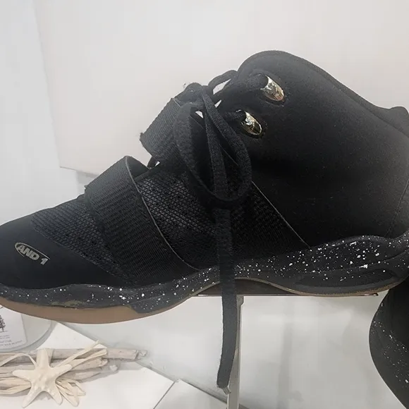 [AND1].&quot; CHOSEN 1&quot; boys size 4 black nubuck and leather hi top sneaker.