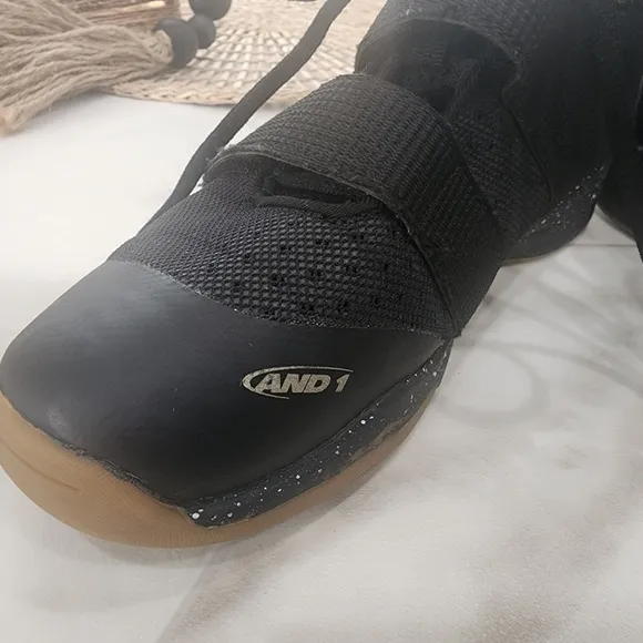 [AND1].&quot; CHOSEN 1&quot; boys size 4 black nubuck and leather hi top sneaker.