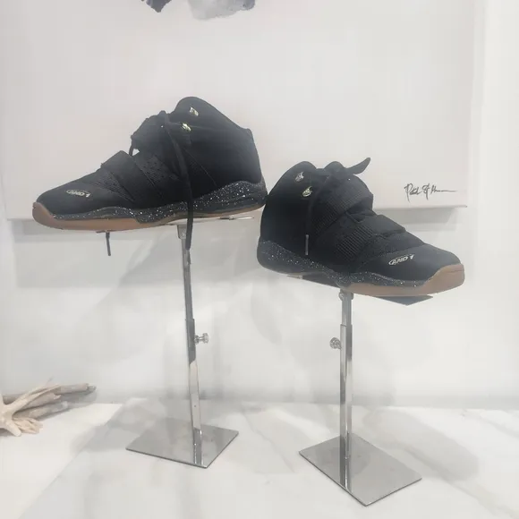[AND1].&quot; CHOSEN 1&quot; boys size 4 black nubuck and leather hi top sneaker.