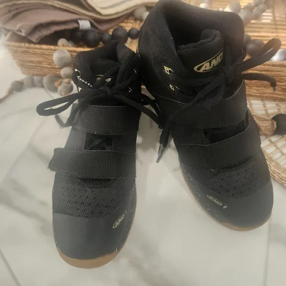 [AND1].&quot; CHOSEN 1&quot; boys size 4 black nubuck and leather hi top sneaker.