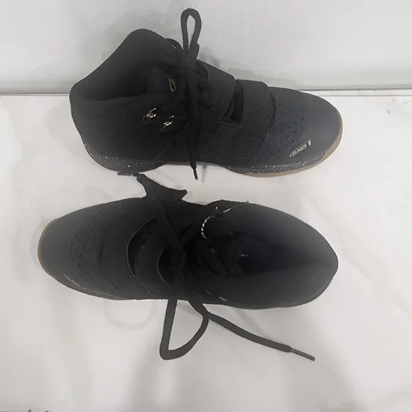 [AND1].&quot; CHOSEN 1&quot; boys size 4 black nubuck and leather hi top sneaker.