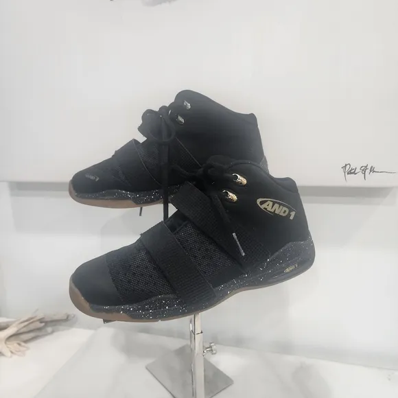 [AND1].&quot; CHOSEN 1&quot; boys size 4 black nubuck and leather hi top sneaker.