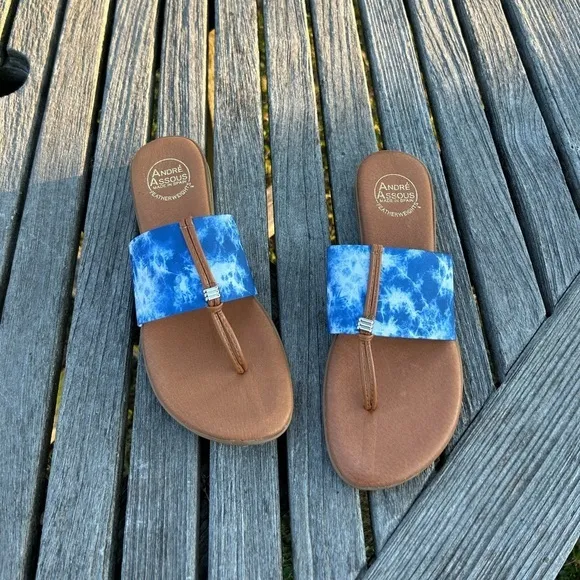 ANDRE ASSOUS blue &amp; white‎ sandals size 9 featherweight