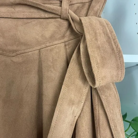 Anthropologie Akemi   Kin Suede Carmel faux suede midi Skirt. 14