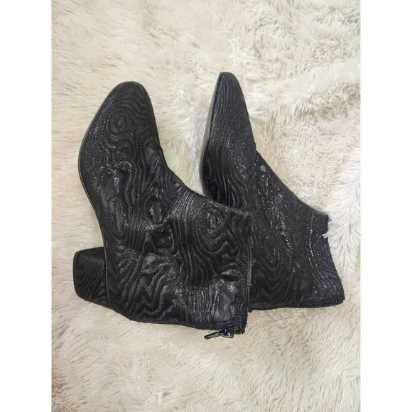 Anthropologie Joyeux Textured Ankle Boot Size 38EU. Sho5