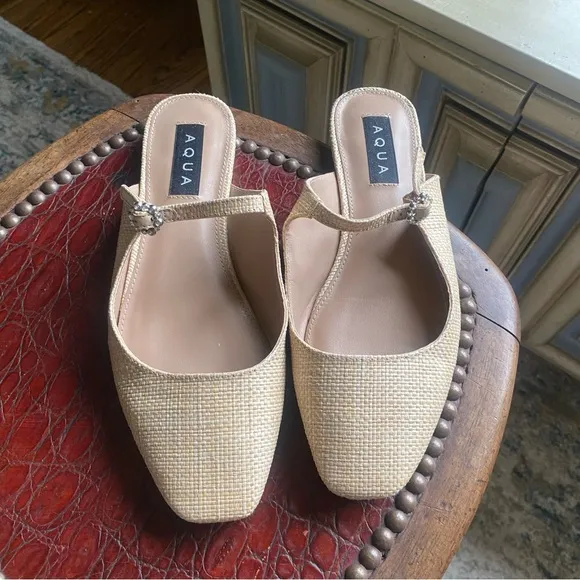 Aqua Women's Gigii Pointed Toe Slip On Buckled Flats  size 7.5