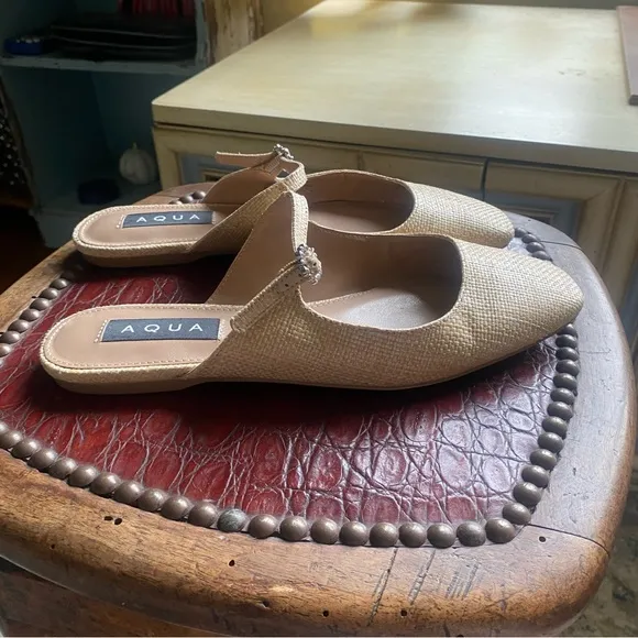 Aqua Women's Gigii Pointed Toe Slip On Buckled Flats  size 7.5