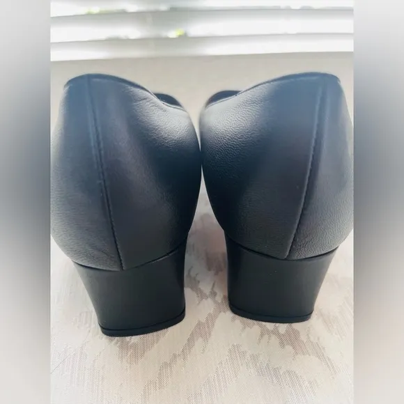 Aquatalia Black Leather Pointed Toe Pumps Size 9
