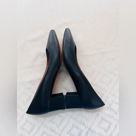 Aquatalia Black Leather Pointed Toe Pumps Size 9