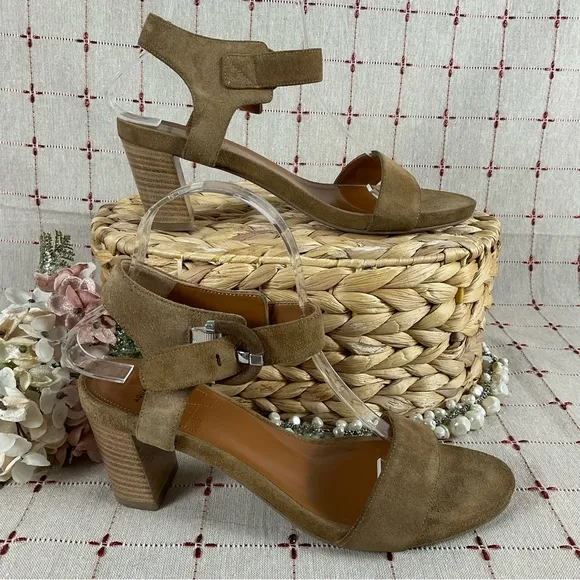 Aquatalia Brown Suede Ankle Wrap Heeled Sandals Size 8 PreLoved Ankle Buckle