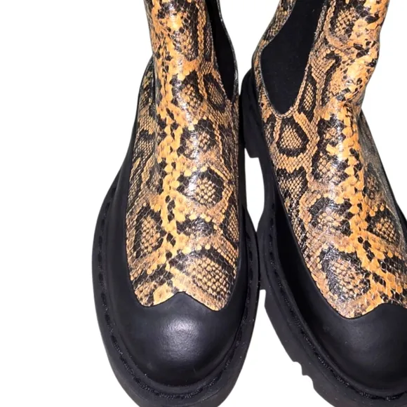 AQUATALIA CHELSEA ANKLE BOOTS HOLLY SNAKE EMBOSSED WATERPROOF Women’s Size 8 New