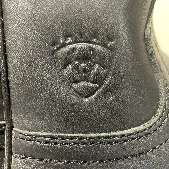Ariat Men's Black Pull On Work Boots. Excellent Near New Condition. Size 13 D.
