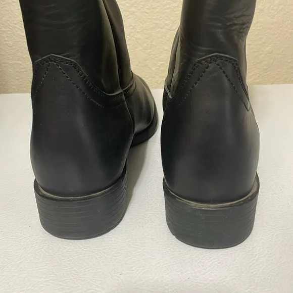 Ariat Men's Black Pull On Work Boots. Excellent Near New Condition. Size 13 D.