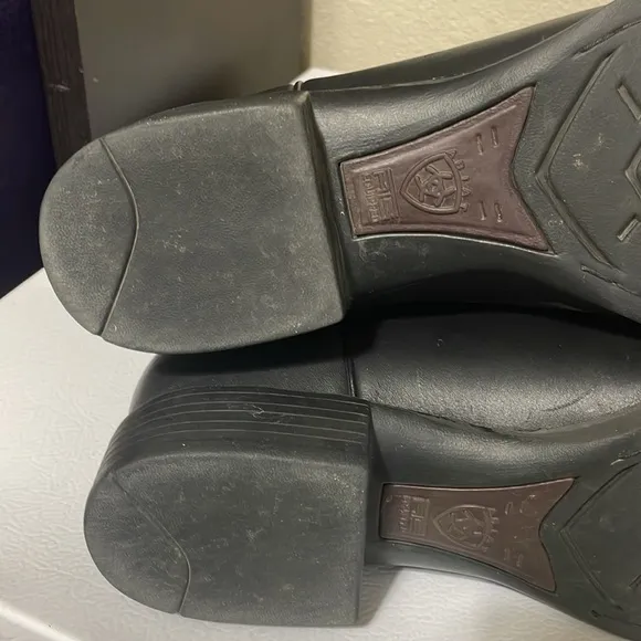 Ariat Men's Black Pull On Work Boots. Excellent Near New Condition. Size 13 D.