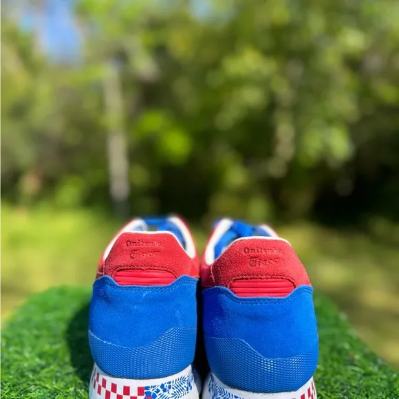 Asics Facets shoes in a stunning blue color.