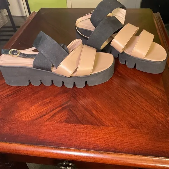 ASKA Designer Architectural Sandals. Ankle Strap. Platform.Size 9