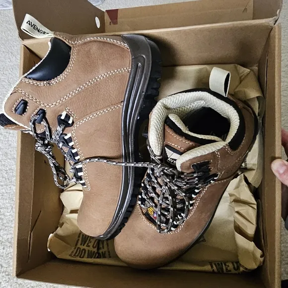 Avenger Women's Leather Composite Toe Work Boots