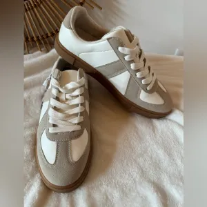BAILEY sneakers by “Sincerly Jules” white beige shoes NWT Size 9