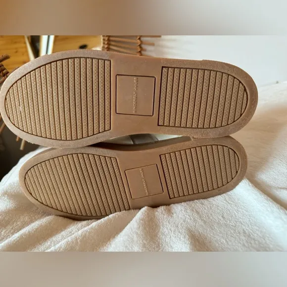 BAILEY sneakers by “Sincerly Jules” white beige shoes NWT Size 9