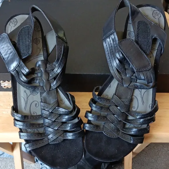 Baretraps BlackSandals 9 1/2 M NWOT