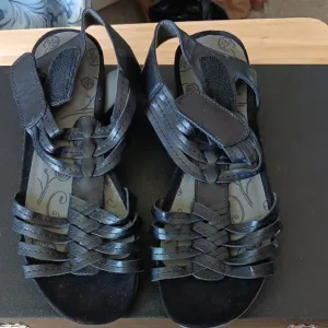 Baretraps BlackSandals 9 1/2 M NWOT
